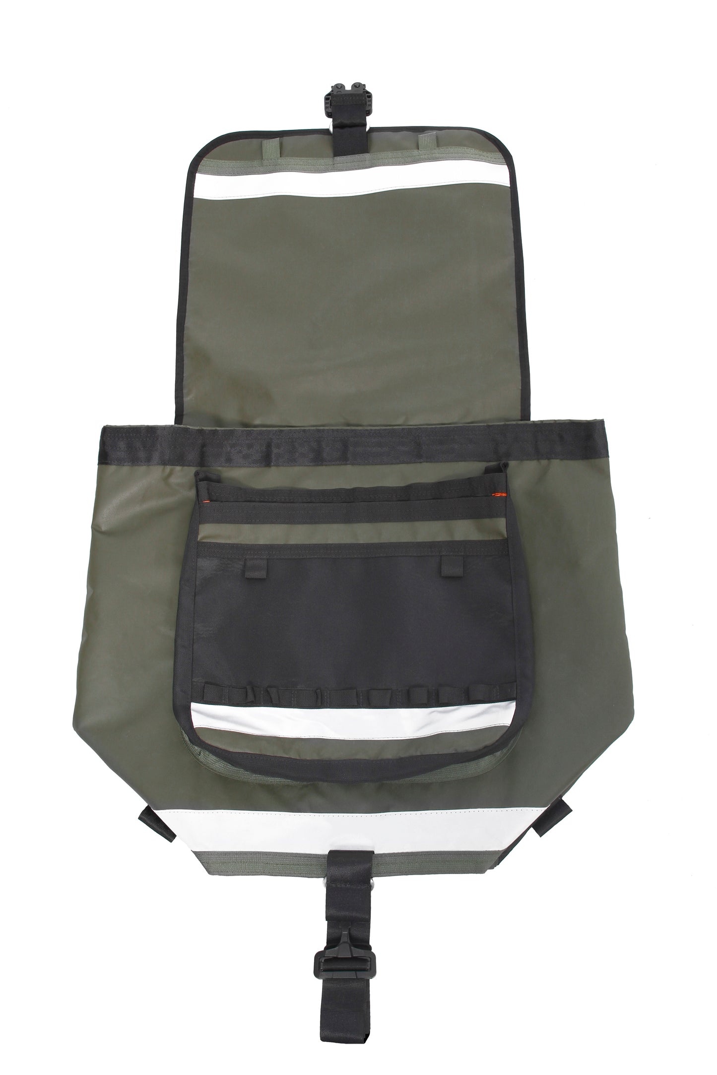 Urban ,philippe urban,Bag,rolltop,bikes,slowgear ,milspecs ,pfaff ,singlefeed ,walkingfoot,handmade,atelier,madeincanada,montreal,design,backpack ,waterproof ,gear,bicycle,heavyduty ,supportlocal,cycling ,custommade #ethicalfashion #messlife #foodora #foodelivery #foodies #xlarge #handbuilt ,craftsmanship, premium,custom ,courier ,messenger bag